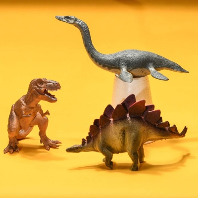 12 Dinosaurios de Aspecto Realista de 25,4 cm. 