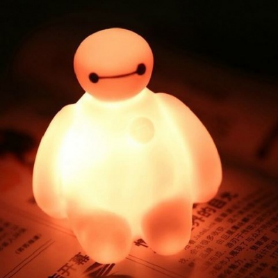 Figuras de acción de Baymax, decoración colorida y ligera para la mesa del dormitorio, regalo para niñas y niños increíbles